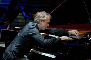 14-12-2014 Amsterdam, Bimhuis Boy Edgarprijswinnaar jazzpianist Jeroen van Vliet tijdens de avond van de uitreiking in het Bimhuis waar hij optrad in verschillende bezettingen. Copyright Paul Bergen